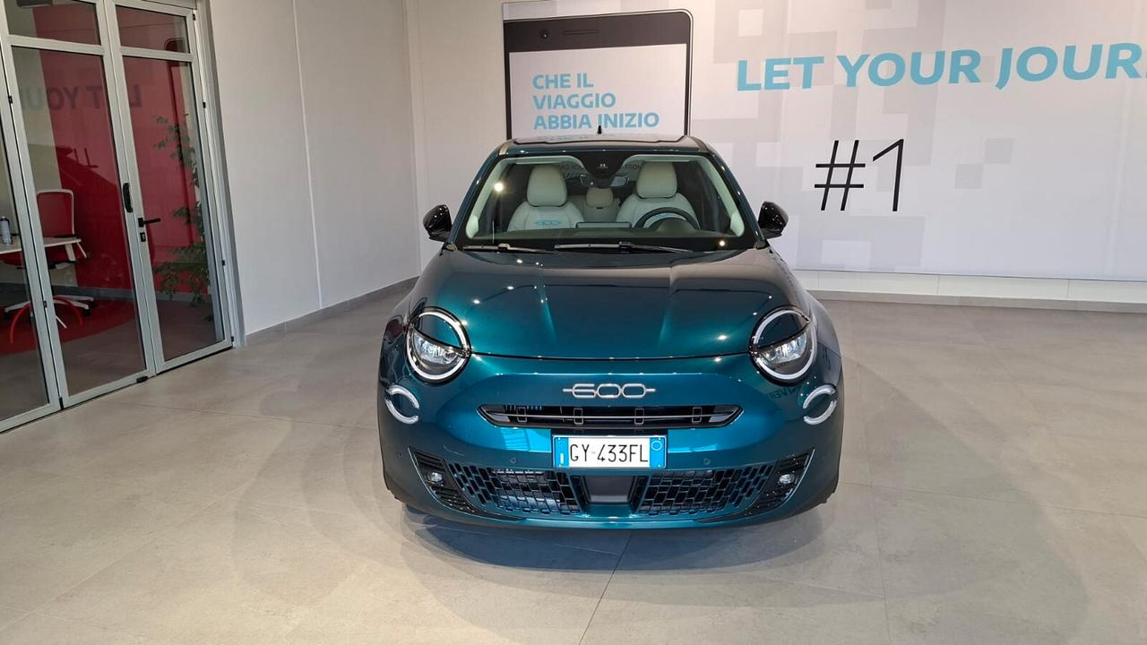 Fiat 600 Hybrid 110 CV DCT MHEV La Prima