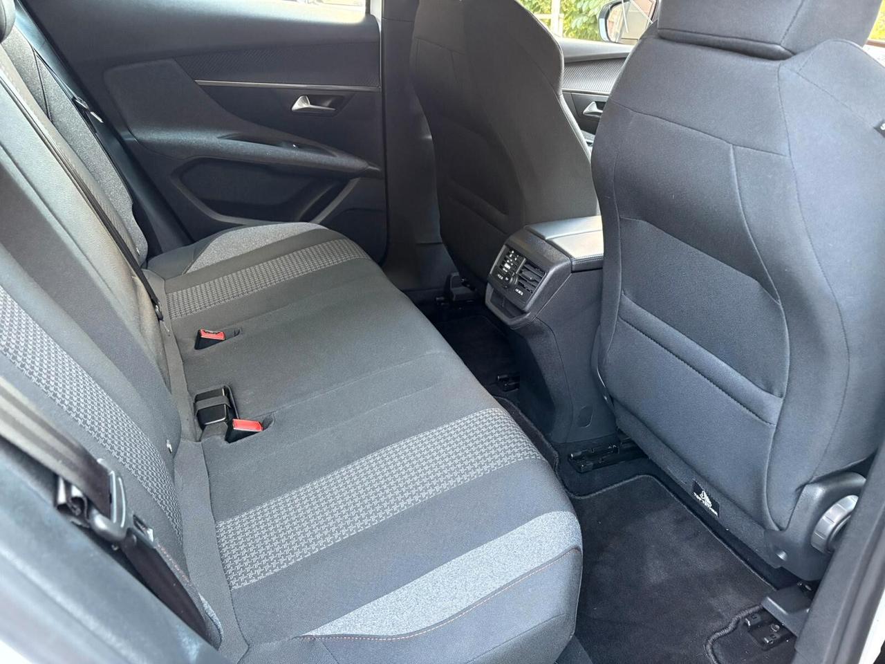 Peugeot 3008 BlueHDi 130 S&S EAT8 Active Pack