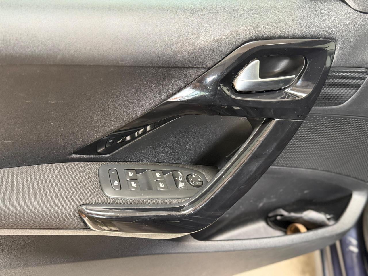 Peugeot 208 PureTech 82 3p. GPL Active