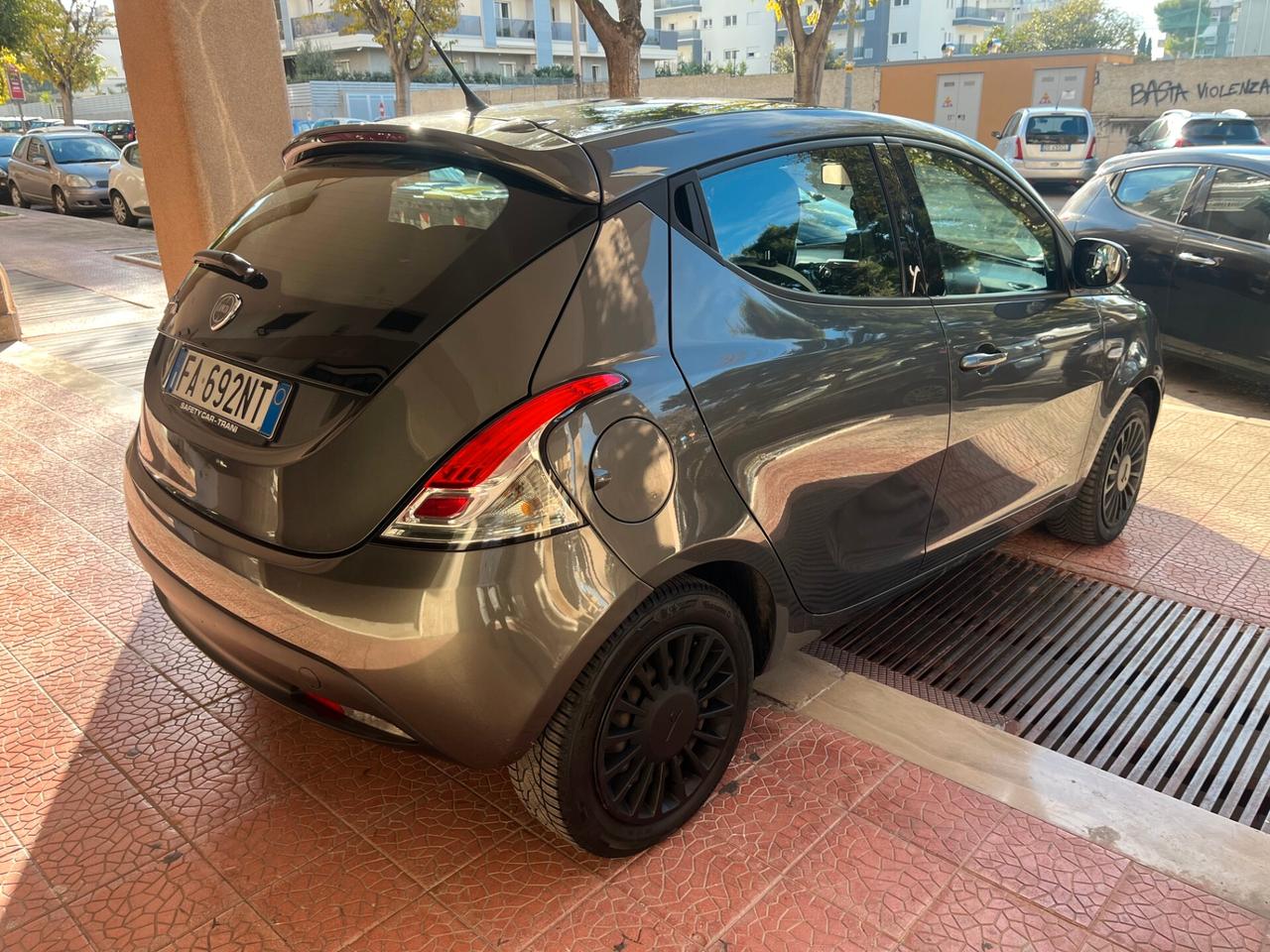 Lancia Ypsilon 1.3MJT 95CV 5p perfetta garantita-15