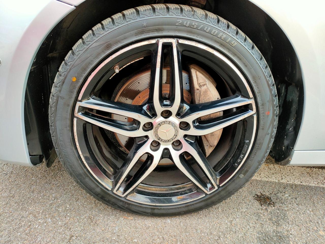 Mercedes-Benz E 220d Auto Premium Plus + Pack AMG