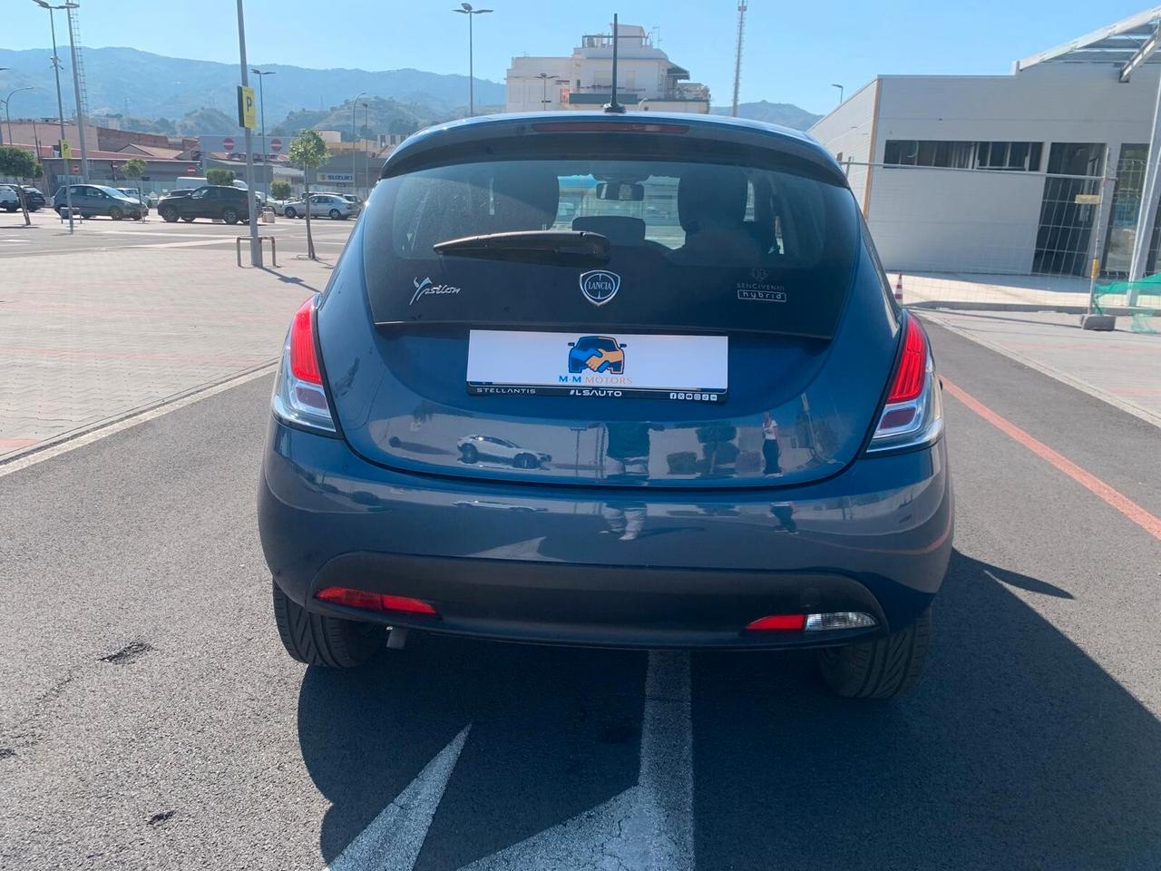 Lancia Ypsilon 1.0 FireFly 5 porte S&S Hybrid Ecochic Silver