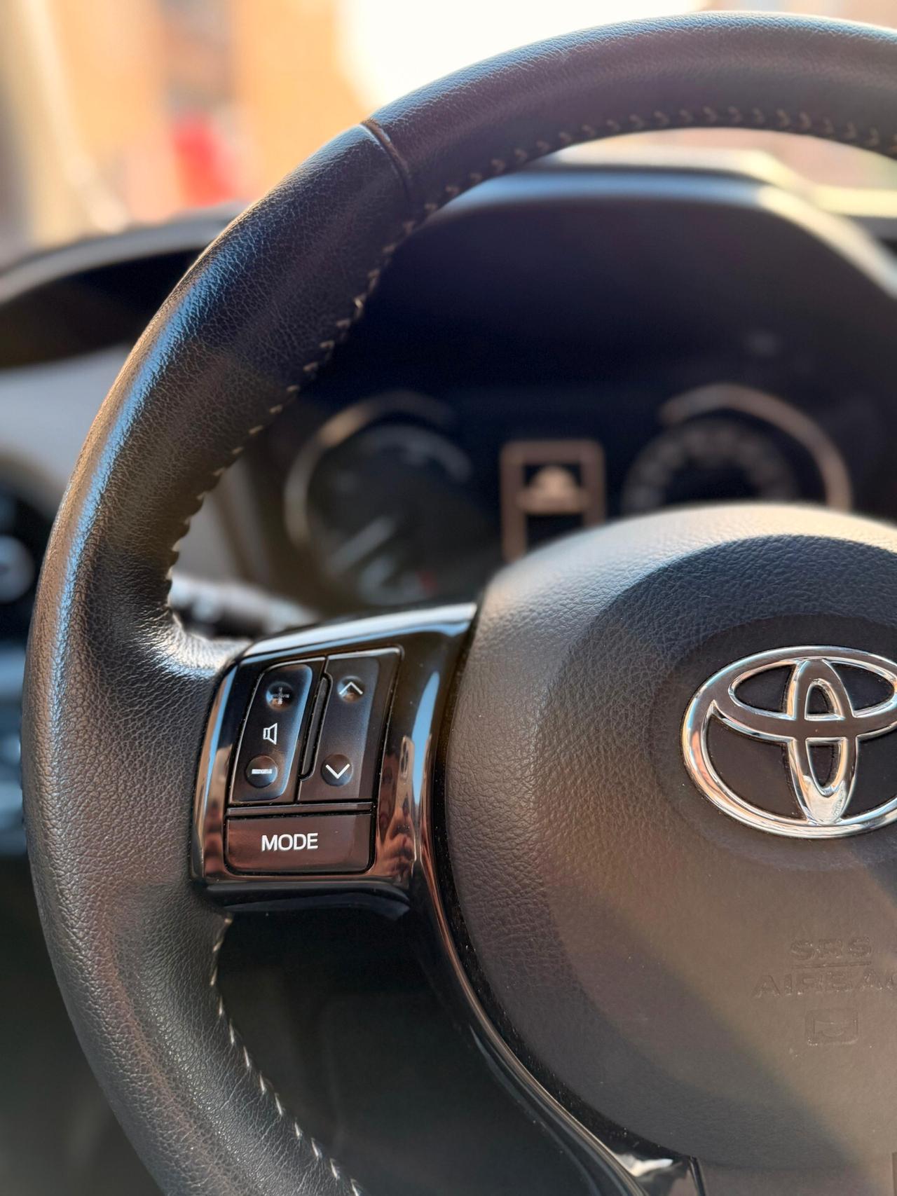Toyota Yaris 1.5 Hybrid 5 porte Business Telecamera cerchi in lega 15 gomme nuove 4 stagioni