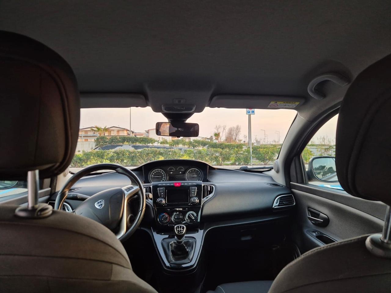 Lancia Ypsilon 1.0 FireFly 5 porte S&S Hybrid Ecochic Gold