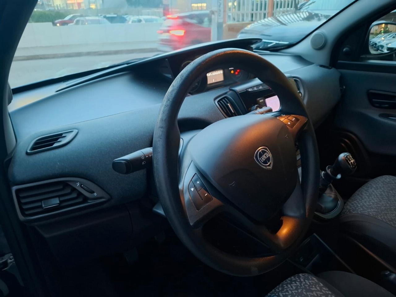 Lancia Ypsilon 1.0 FireFly 5 porte S&S Hybrid Ecochic Silver