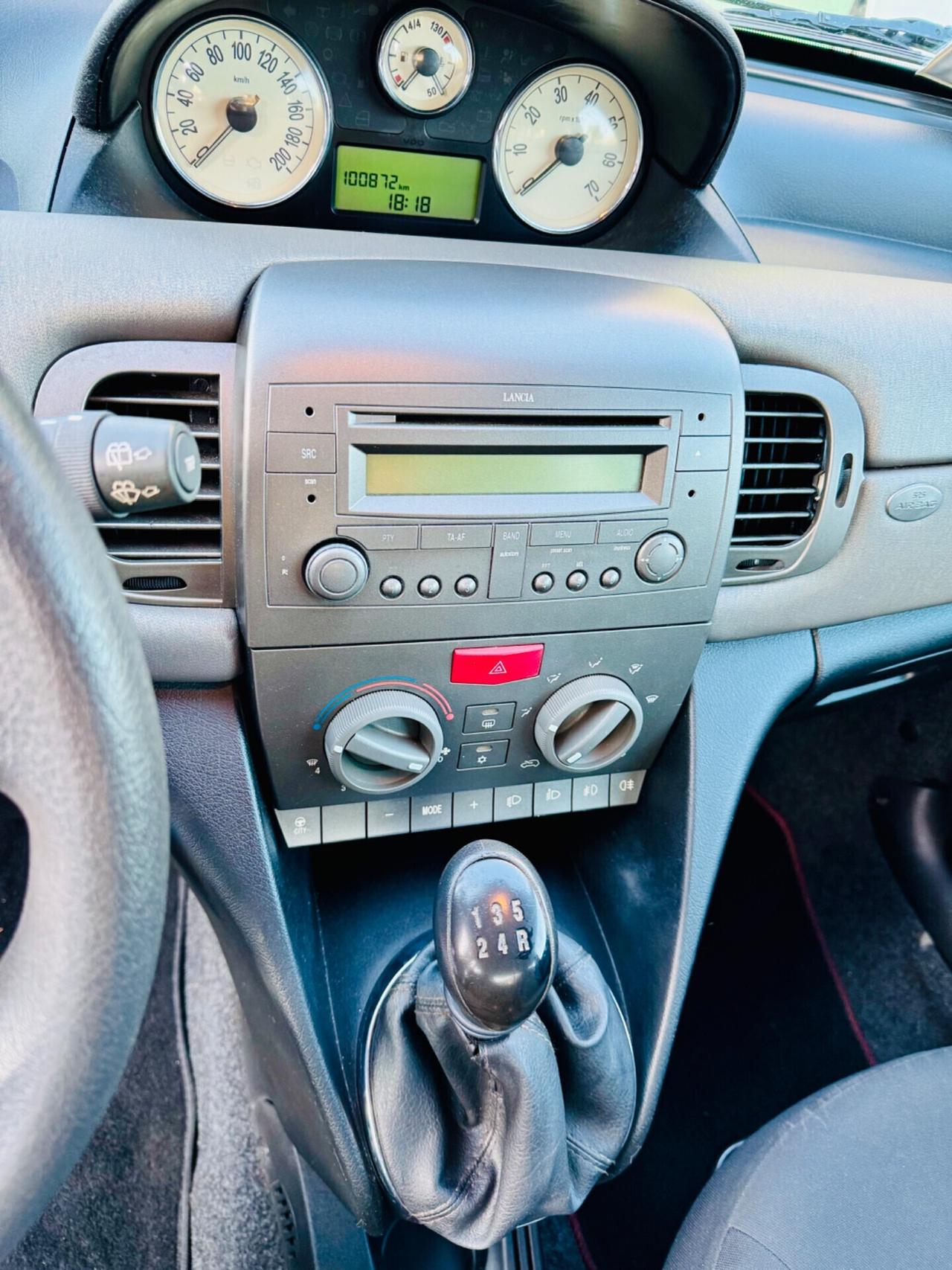 Lancia Ypsilon 1.2 16V Oro
