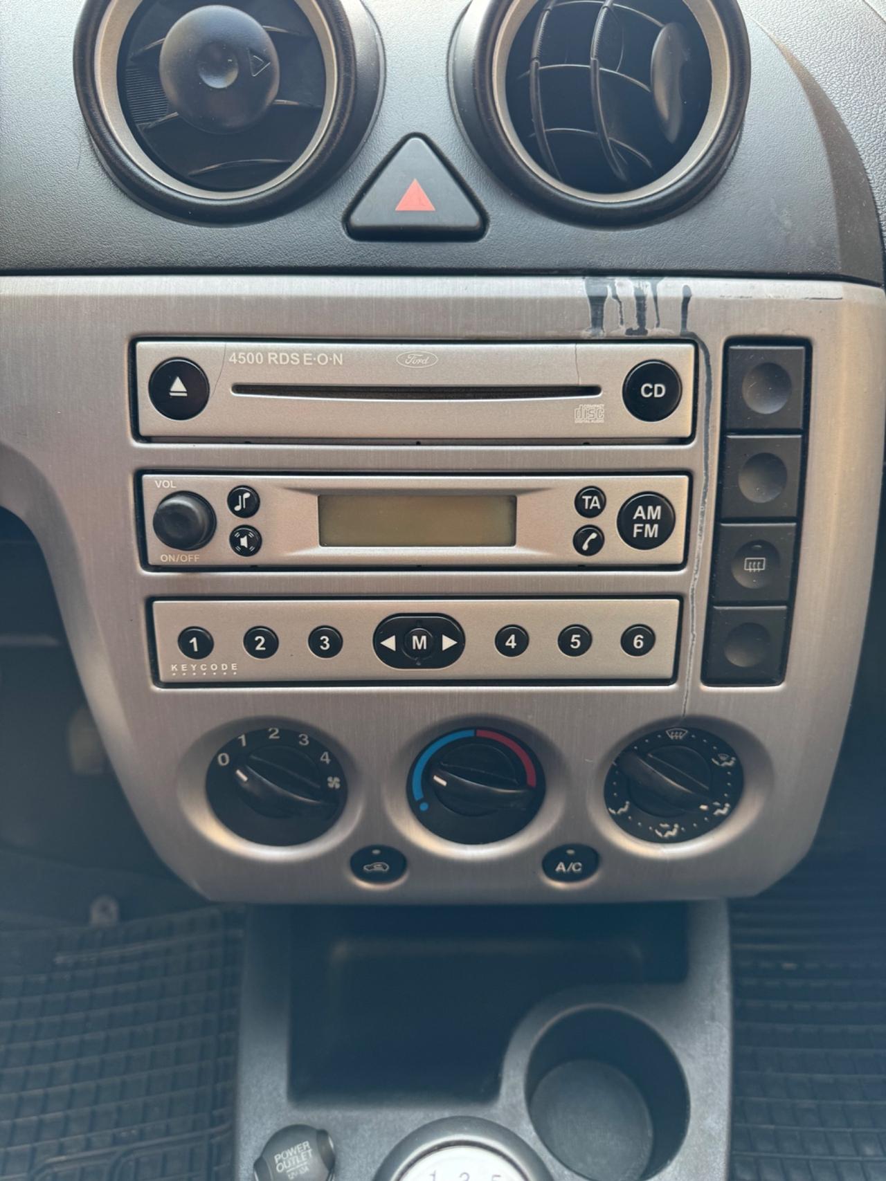 Ford Fiesta 1.4 16V 5p. Ghia