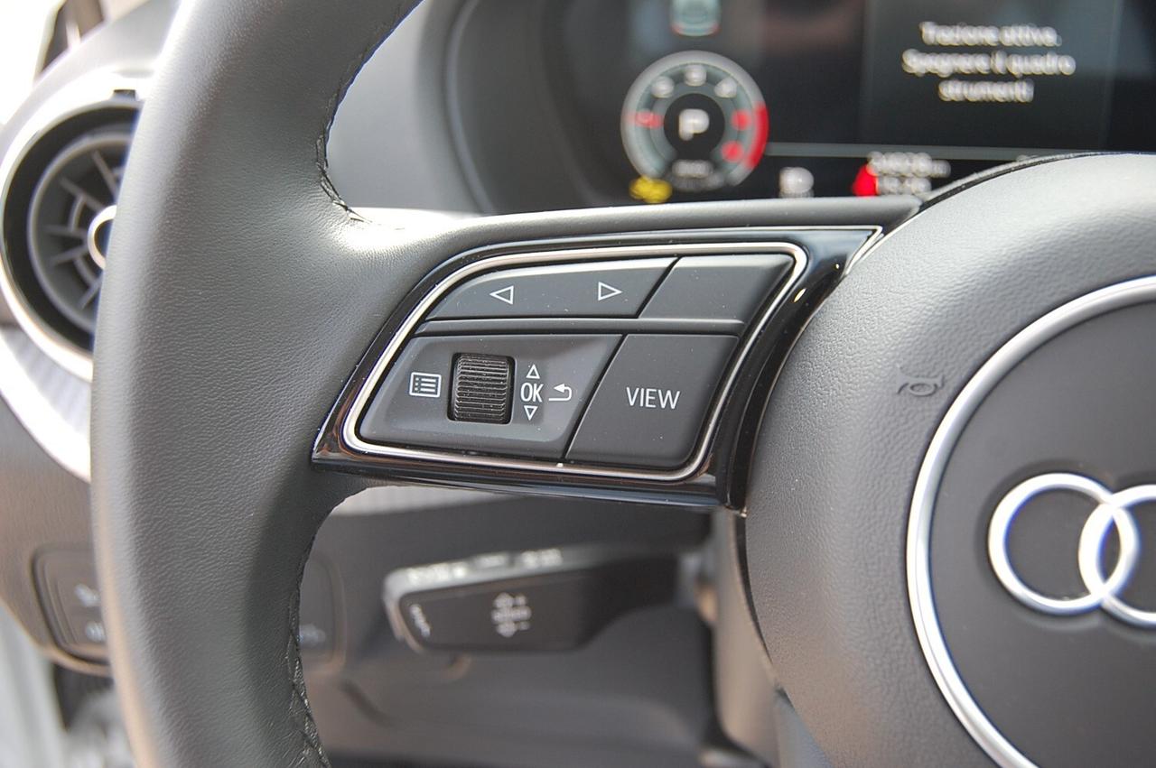 Audi Q2 35 TDI S tronic Identity Black