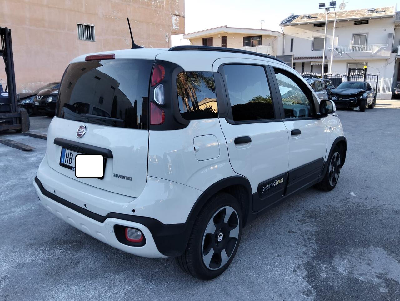 Fiat Pandina 1.0 Hybrid Cross 2025 SINISTRATA