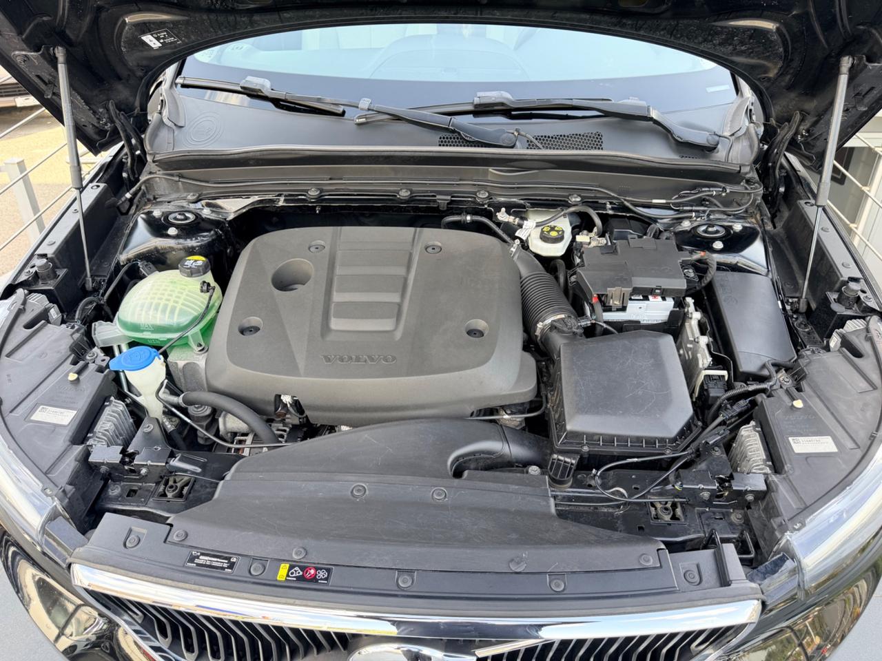 Volvo XC40 D3 AWD Geartronic Momentum in garanzia