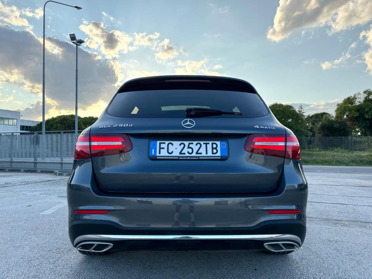 MERCEDES GLC 250d Premium AMG - Tetto Pelle Led 20