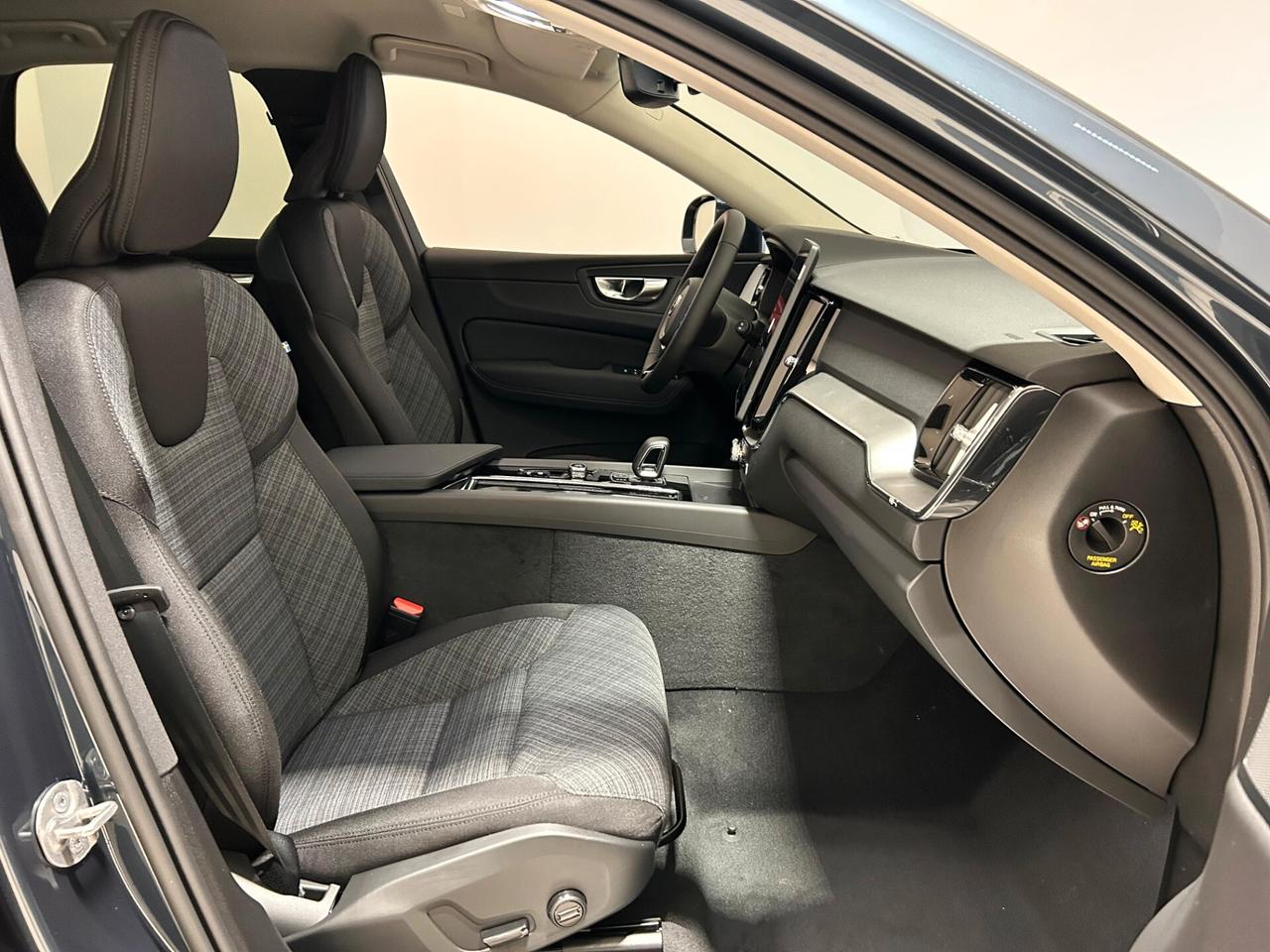 Volvo XC 60 T6 Plug-in hybrid AWD automatico Core *Anche Autocarro N1*