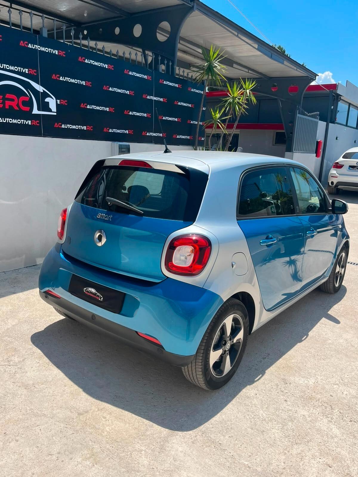 Smart ForFour EQ Pulse