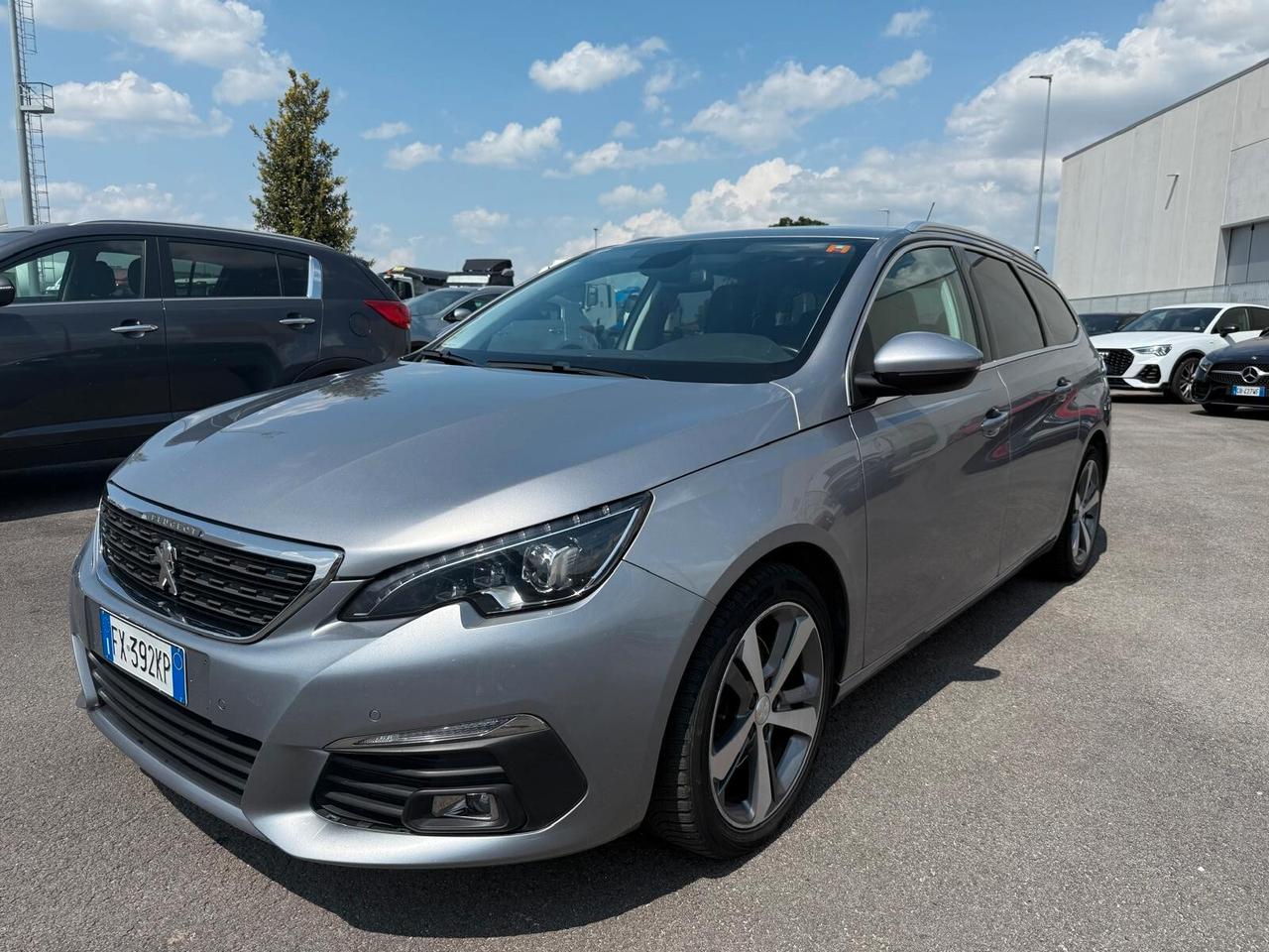 Peugeot 308 BlueHDi 120 S&S EAT6 SW Allure