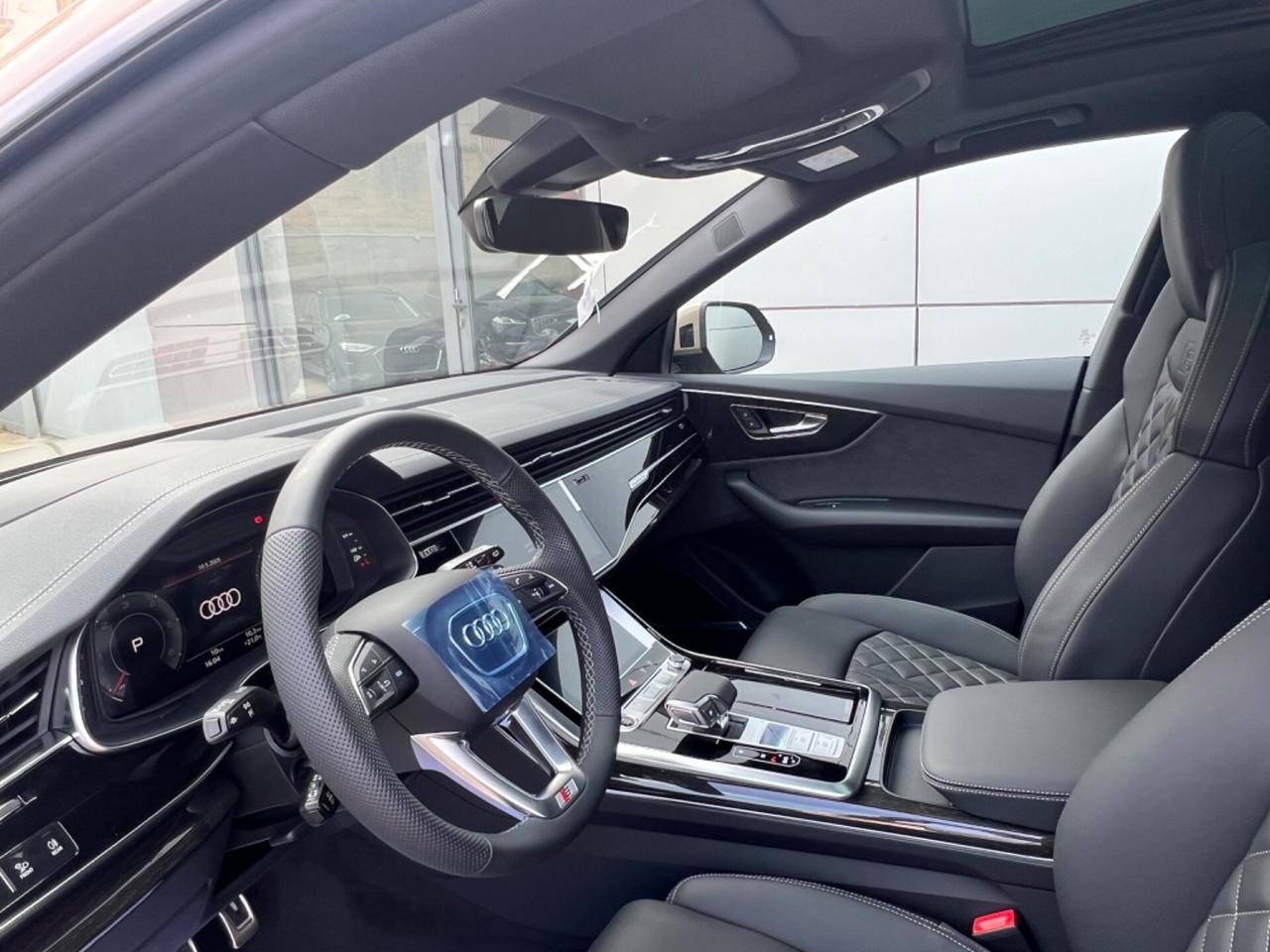Audi Q8 50 TDI S-Line possibilità noleggio no scoring