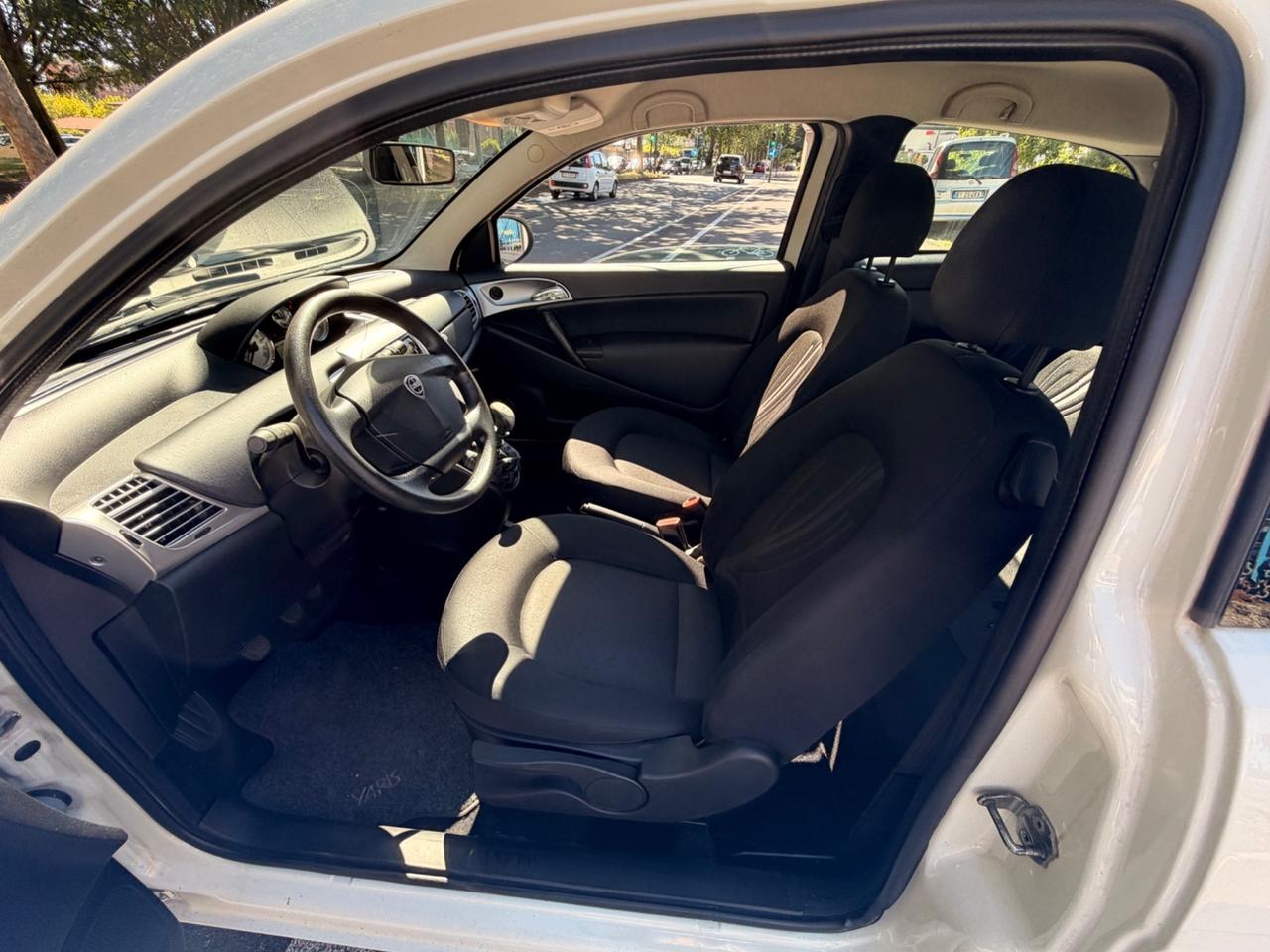 Lancia Ypsilon 1.2 69 CV Unyca 2012