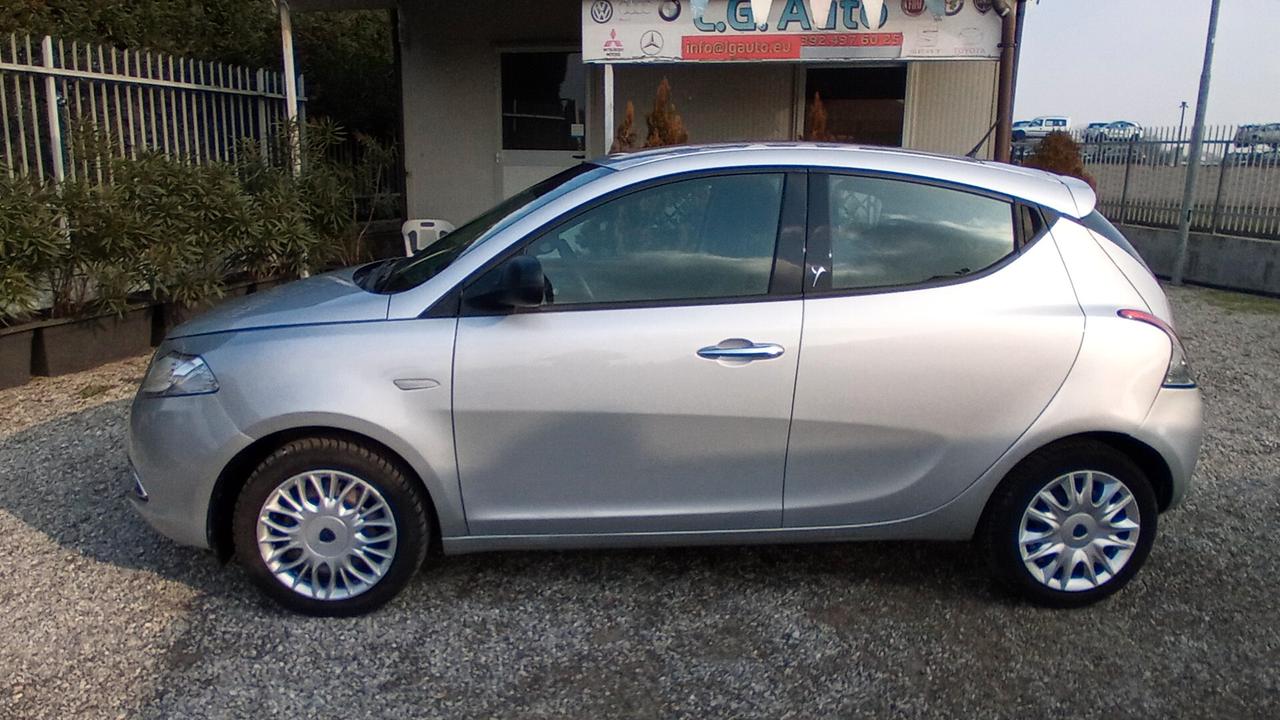 Lancia Ypsilon 1.2 69 CV 5 porte Silver Adatta a Neopatentati