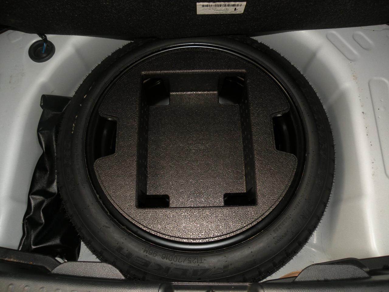 TOYOTA YARIS HYBRID - NOLEGGIO