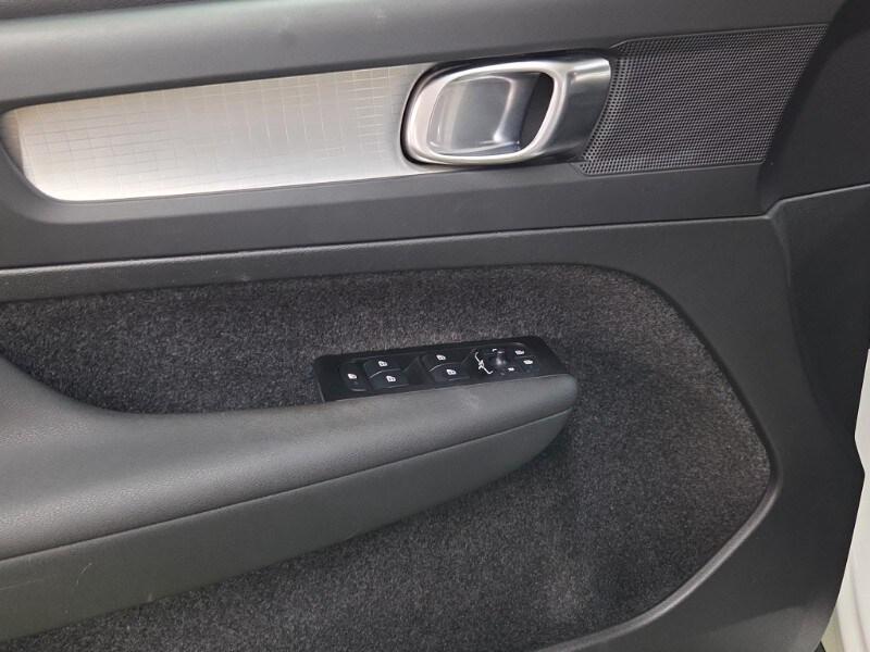 VOLVO XC40 (2017-->) XC40 T3 Geartronic Momentu...