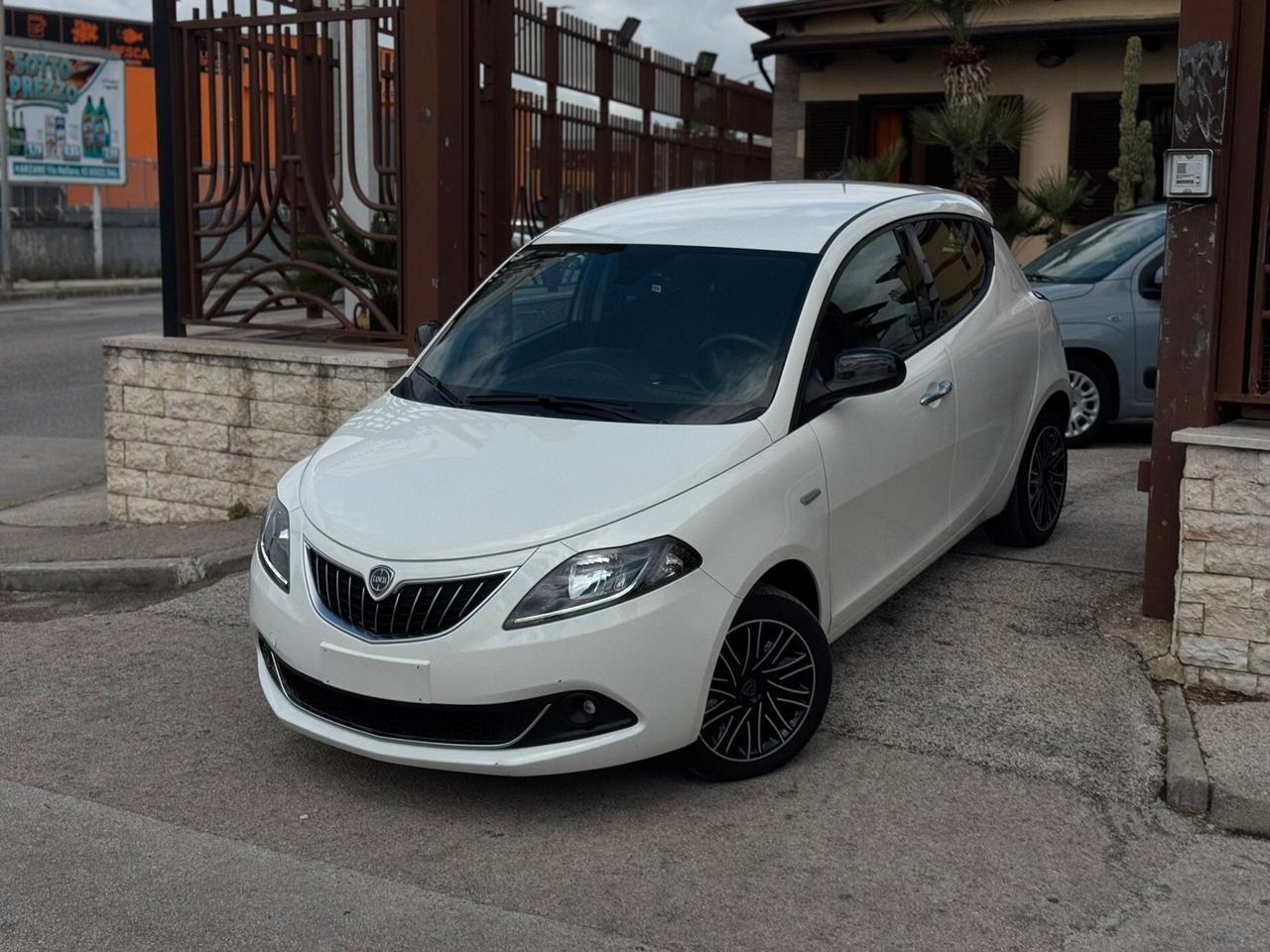 Lancia Ypsilon 1.0 FireFly 5 porte S&S Hybrid Gold