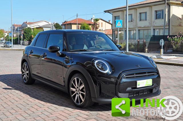 MINI Cooper 1.5 Cooper Classic Piano Black exterior