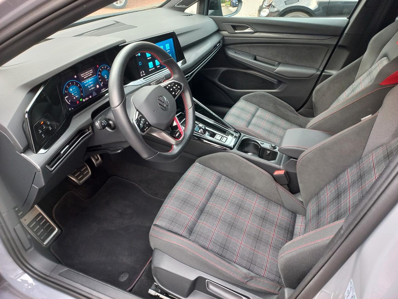 Volkswagen Golf GTI 2.0 TSI DSG