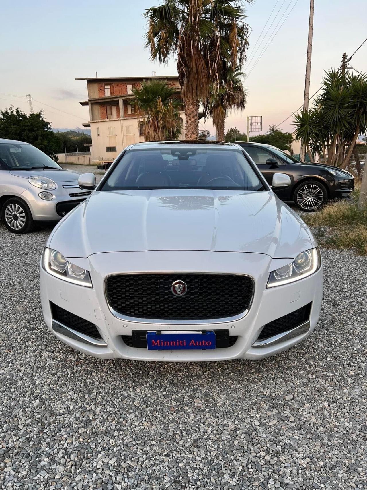 Jaguar XF 2.0 D 180 CV Prestige