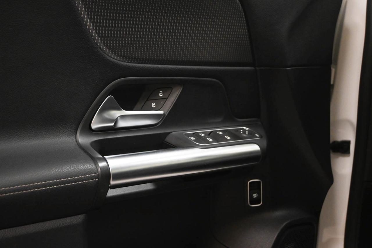 MERCEDES GLA (H247) GLA 200 d Automati...