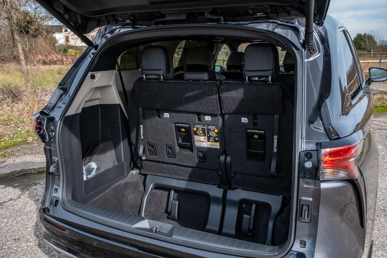 Toyota Sienna Limited Platinum Hybrid AWD