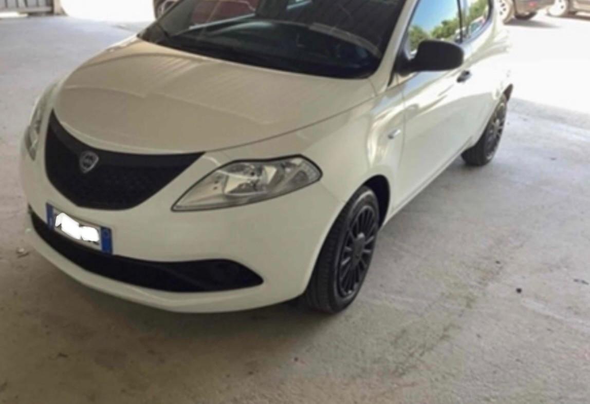 Lancia Ypsilon 1.0 FireFly 5 porte S&S Hybrid Ecochic Gold