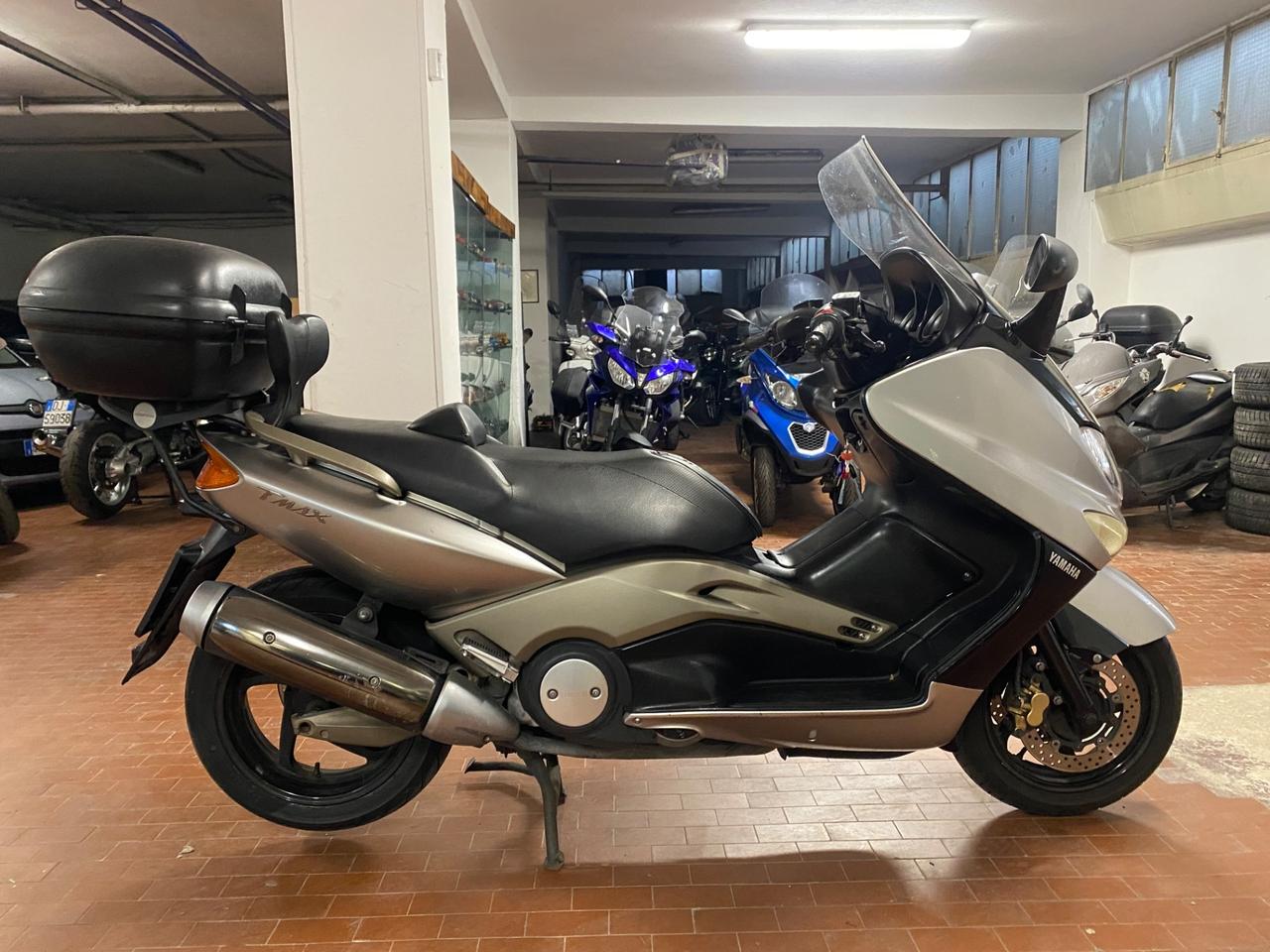Yamaha T Max cc 500 anno 2004 km 27000 Perfetto!