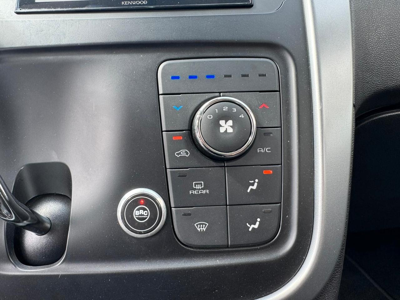 MAHINDRA KUV 100 K8 1.2 VVT 83CV 2025!!! GPL DI SERIE !!!