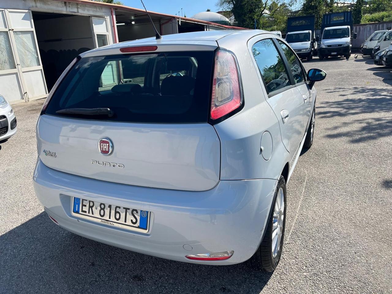 Fiat Grande Punto g.punto-5P-1.4 metano-8v-full-2013