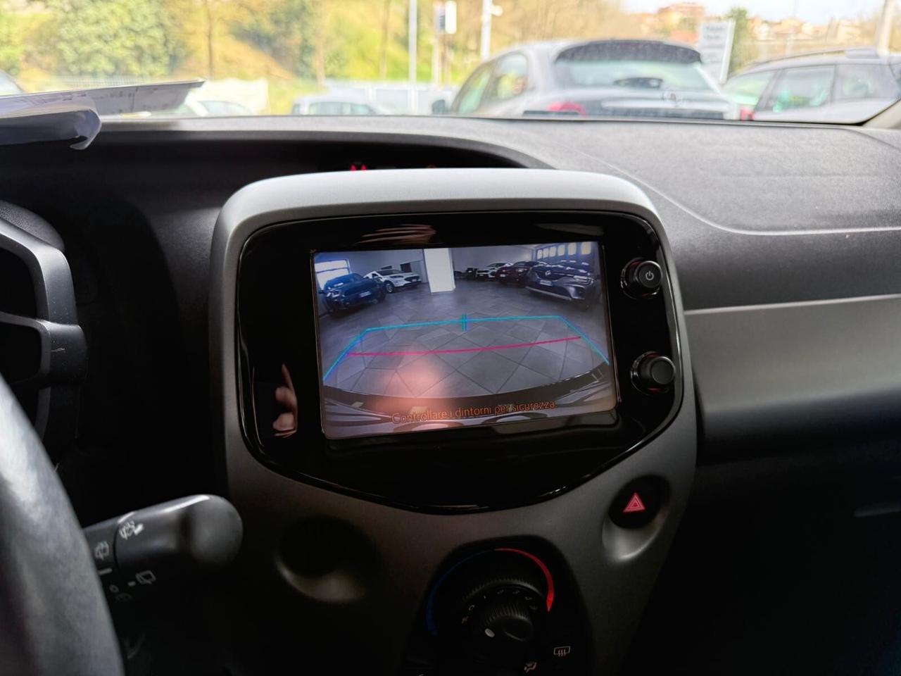 Toyota Aygo Connect 1.0 VVT-i 72CV 5 porte x-business MMT