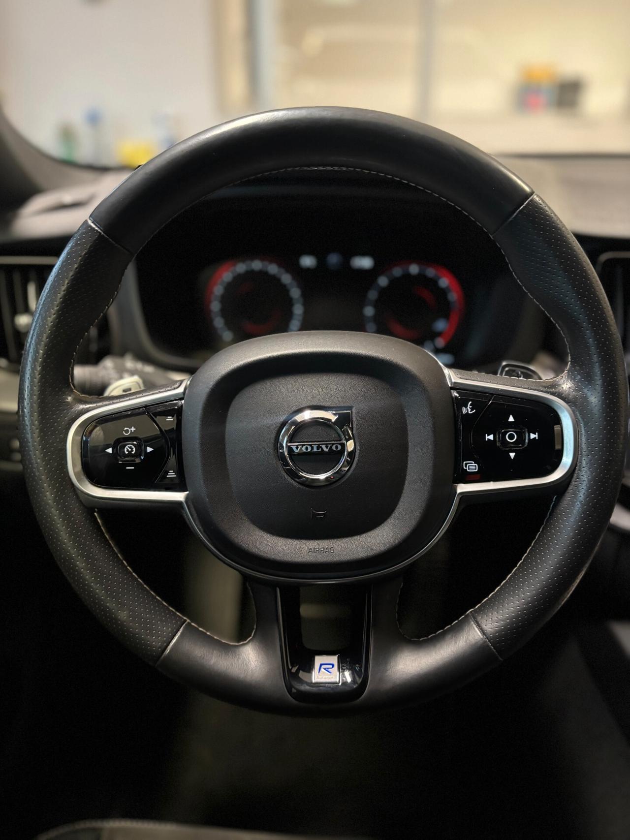 Volvo XC60 2.0 D4 R-design TAGLIANDI CERTIFICATI