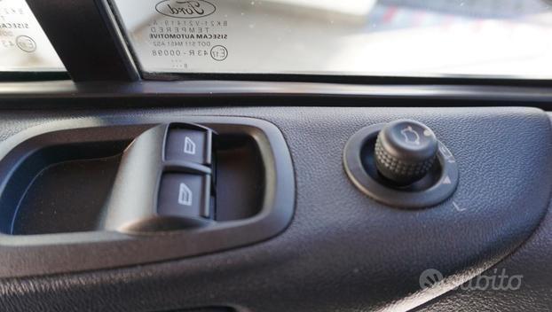 FORD Transit Custom 300 2.0 TDCi 130 PC-DC Furgo
