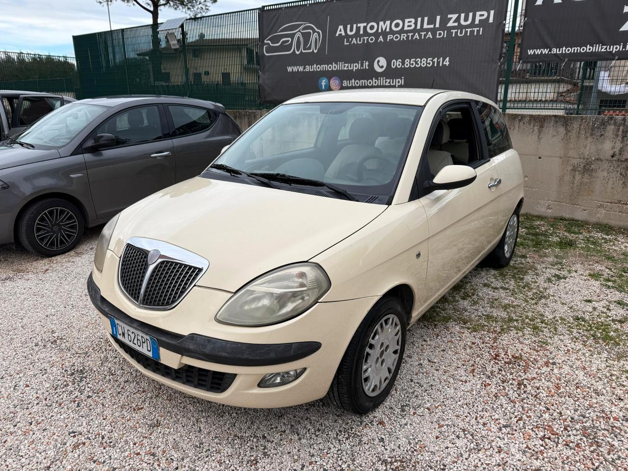 LANCIA YPSILON *ADATTA PER NEOPATENTATI