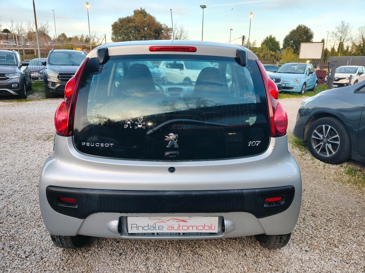 Peugeot 107 1.0 68CV 5p. CAMBIO AUTOMATICO SOLO 79000KM UNIPRO