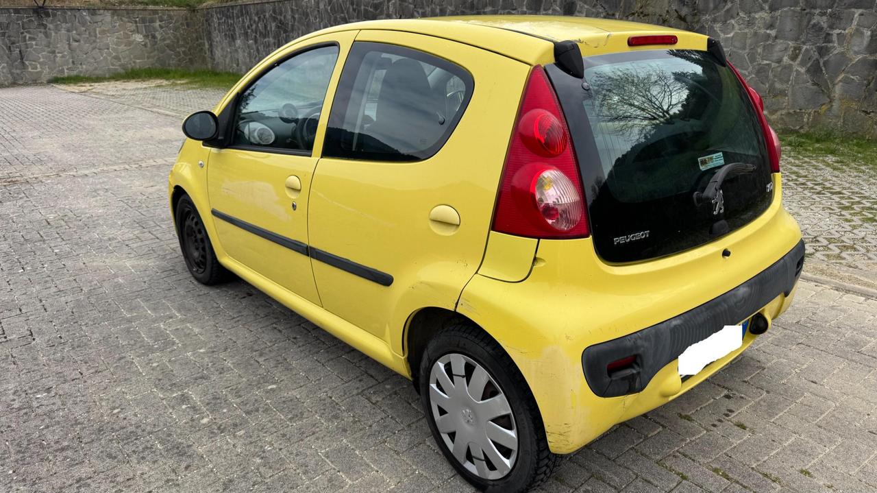 Peugeot 107 5 Porte 107 5p 1.0 12v Sweet Years ok neopatentati