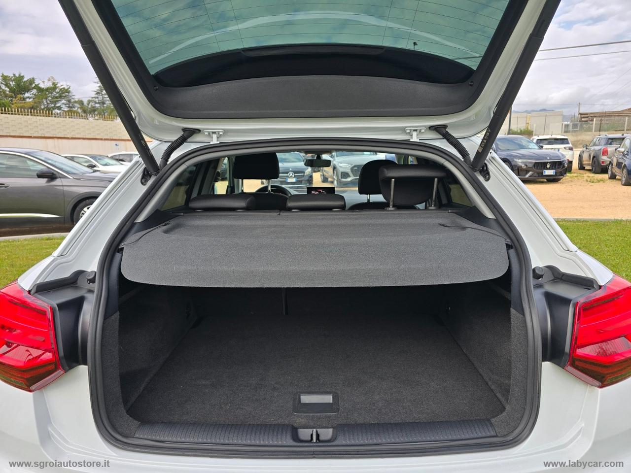 AUDI Q2 30 TDI S line Edition