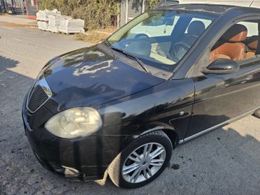 Lancia Ypsilon 1.3 MJT 75 CV Platino