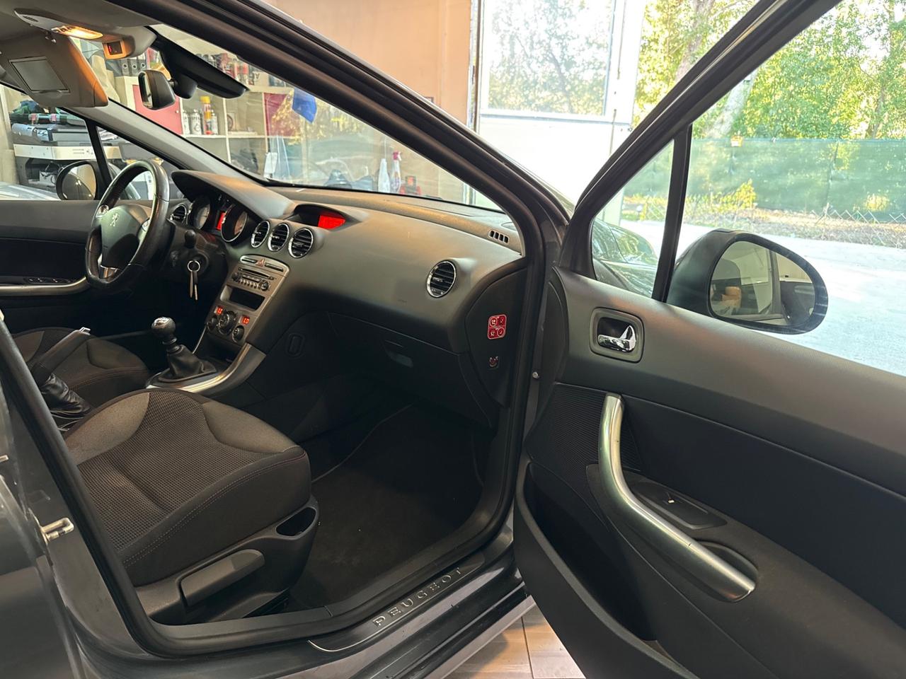 Peugeot 308 1.6 diesel anno 2013 neopatentati