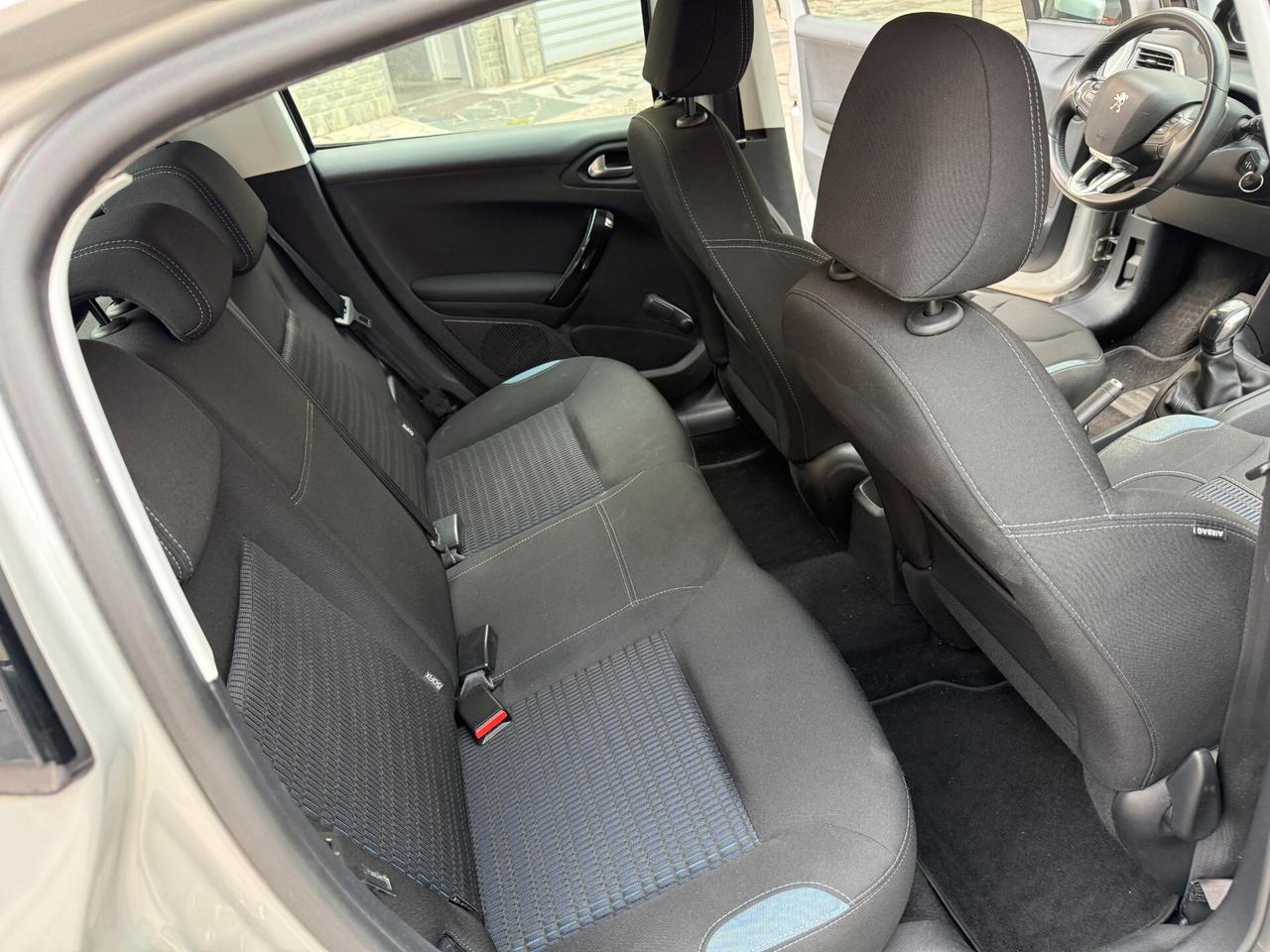 Peugeot 208 1.4 HDi 68 CV 5 porte Allure OK NEOPATENTATI