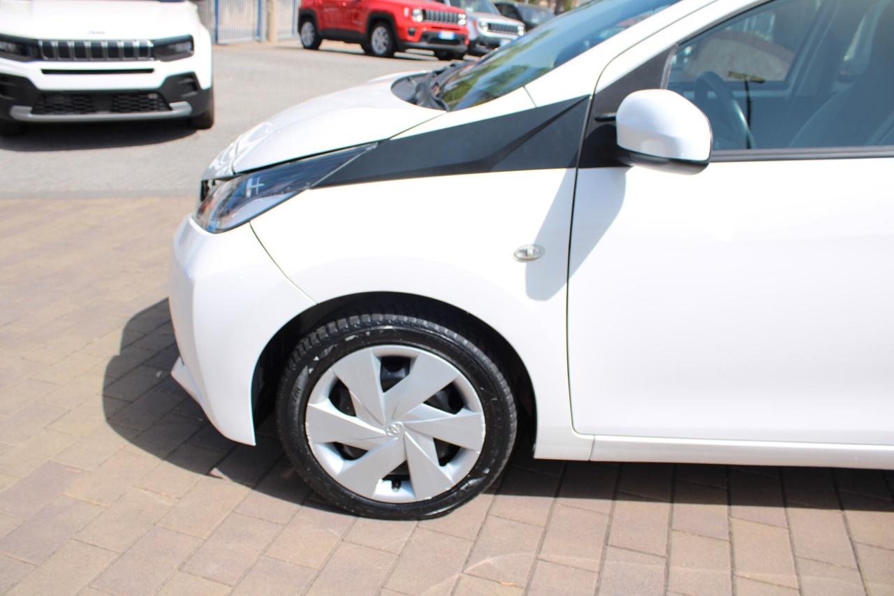 Toyota Aygo 1.0 VVT-i 69 CV 5 porte x-play