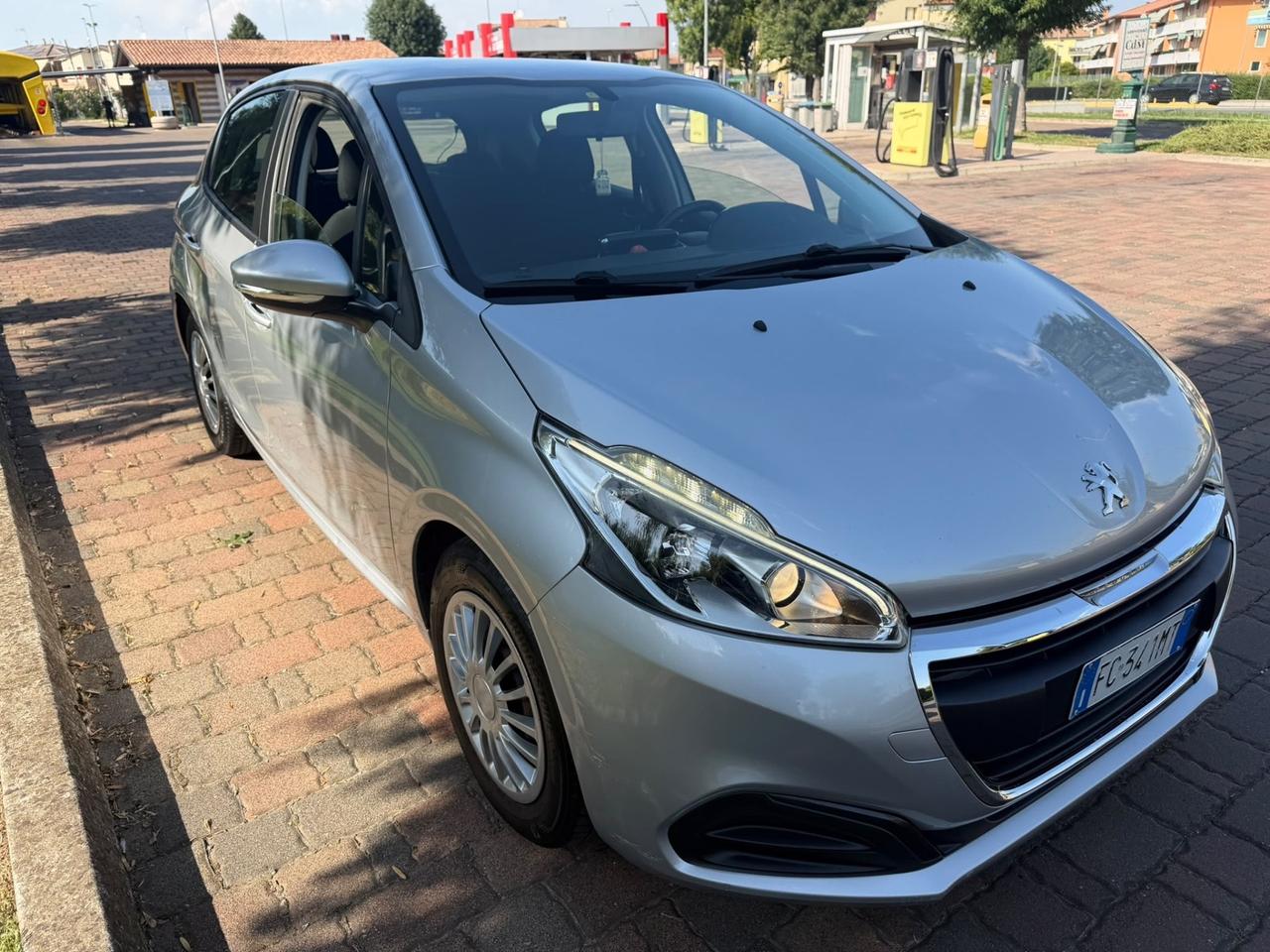 Peugeot 208 BlueHDi 75 5 porte Allure