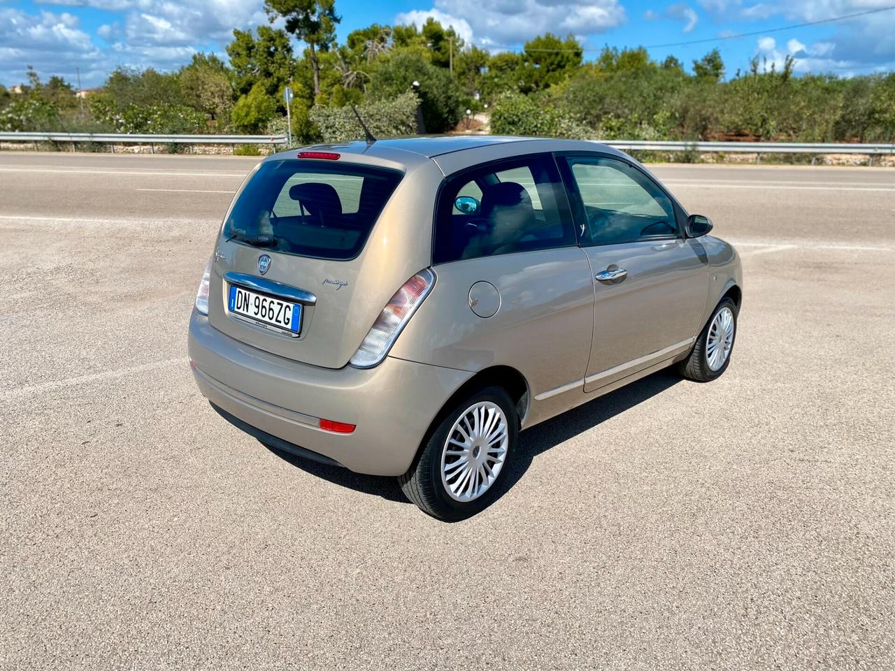 Lancia Ypsilon 1.3 MJT 75 CV Platino