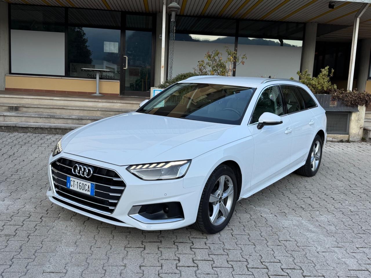 Audi A4 Avant TDI S tronic line edition