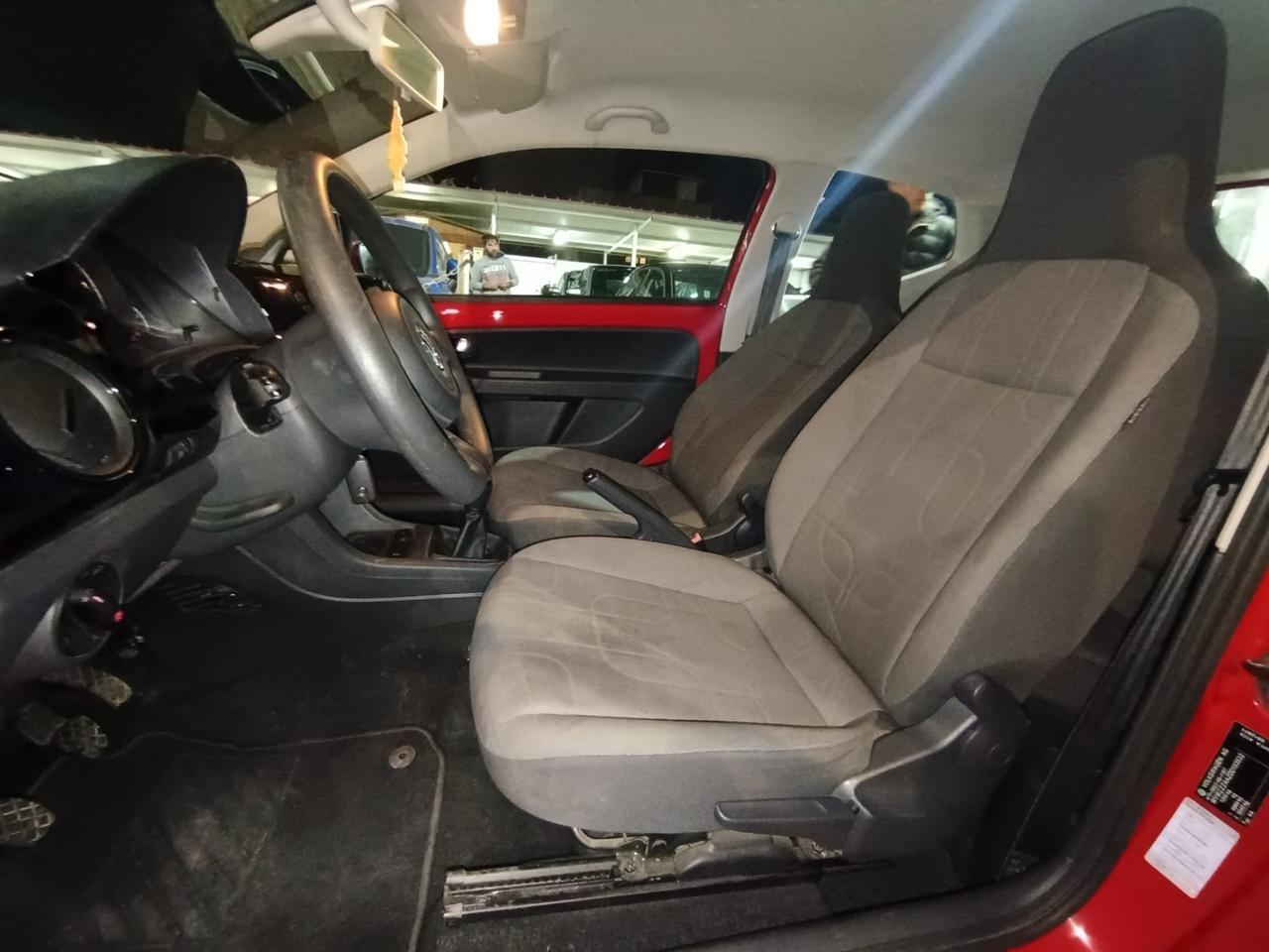 Volkswagen up! UP 1.0 60cv High