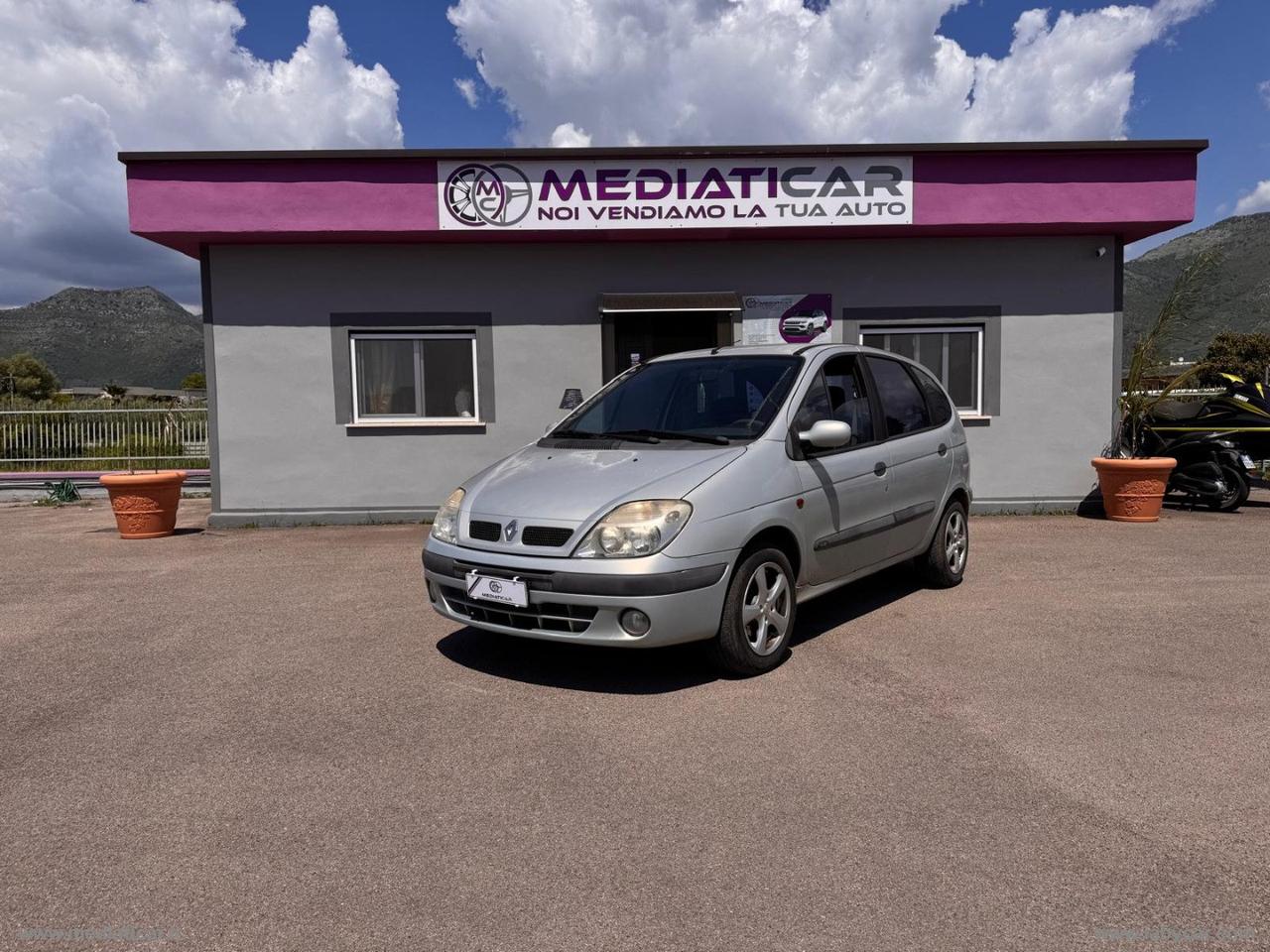 RENAULT Mégane Scénic 1.4 16V RXE