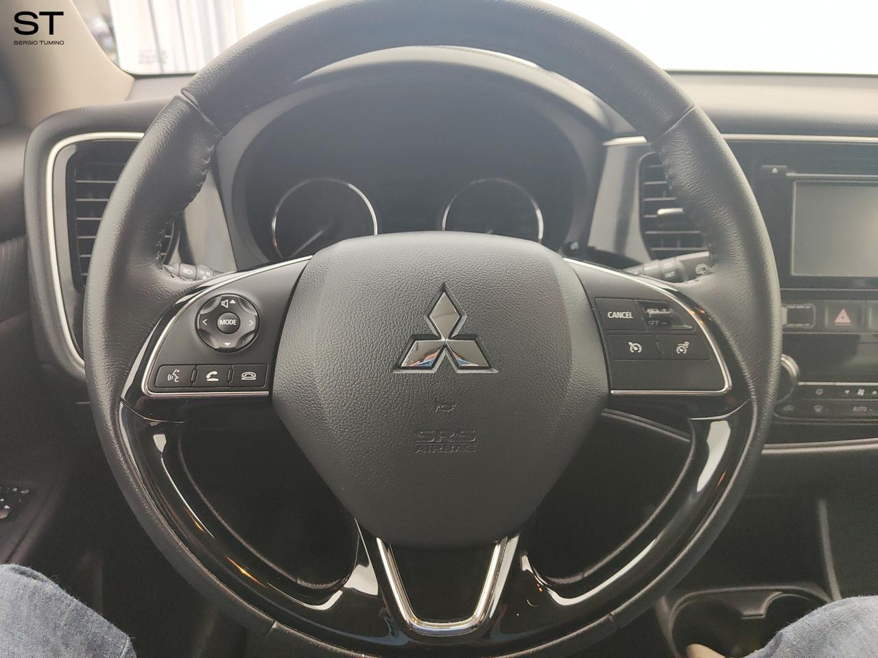 MITSUBISHI Outlander 3ª serie - Outlander 2.2 DI-D 4WD Instyle 7p.